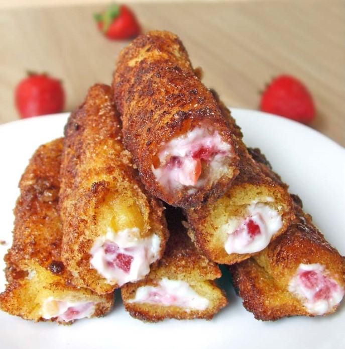 Strawberry French Toast Roll Ups